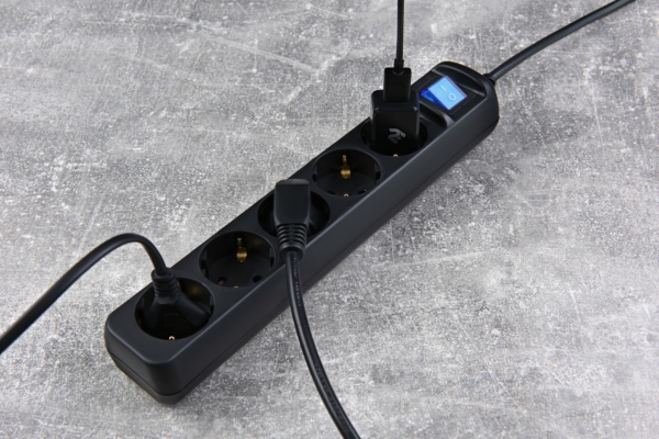 Surge Protector 2E with 5 sockets and a switch 3G1.0, 3m, black