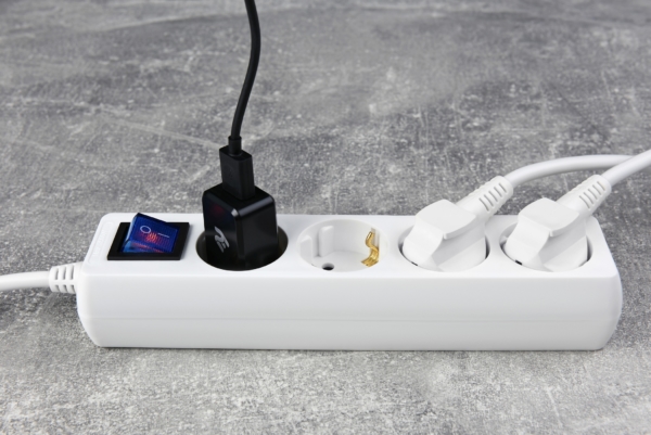 Сетевой фильтр 2Е на 4 розетки с выключателем 3G1.0, 3м, белый