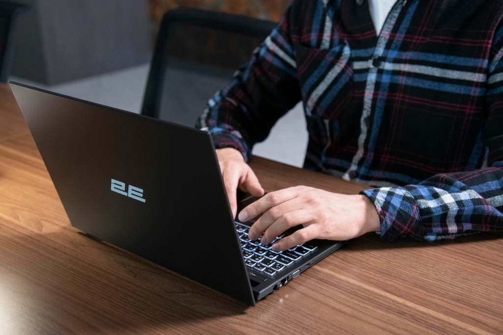 2E Ноутбук Rational 15 15.6″ FHD IPS AG, Intel i3-1115G4, 16GB, F512GB, ODD, UMA, DOS, чорний