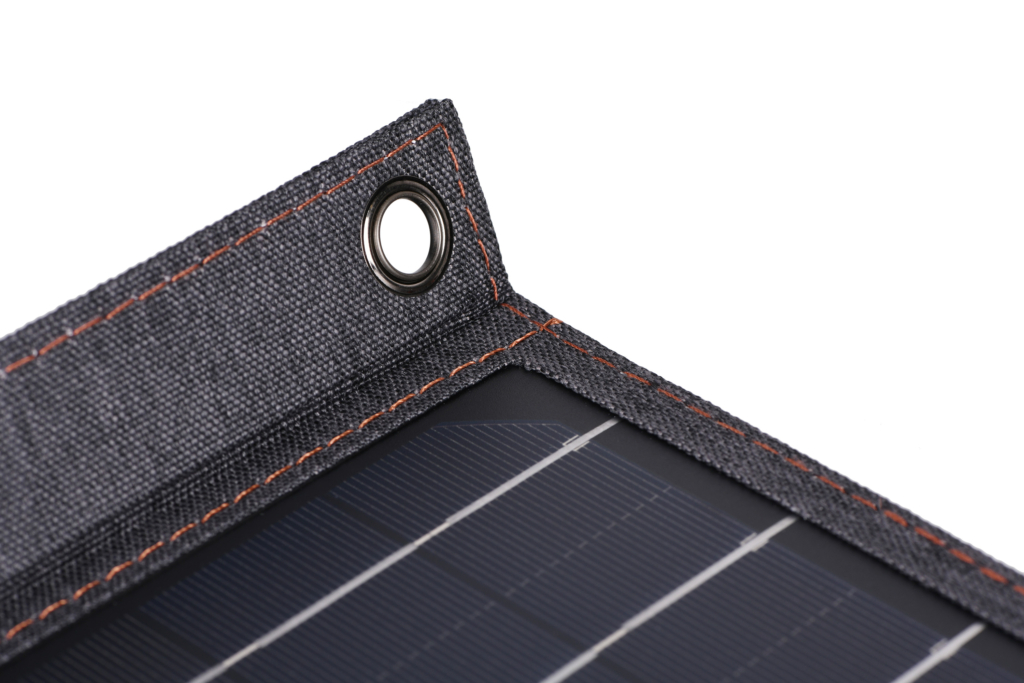 2E portable solar panel, 36 W, USB-С 20W, USB-A 18W
