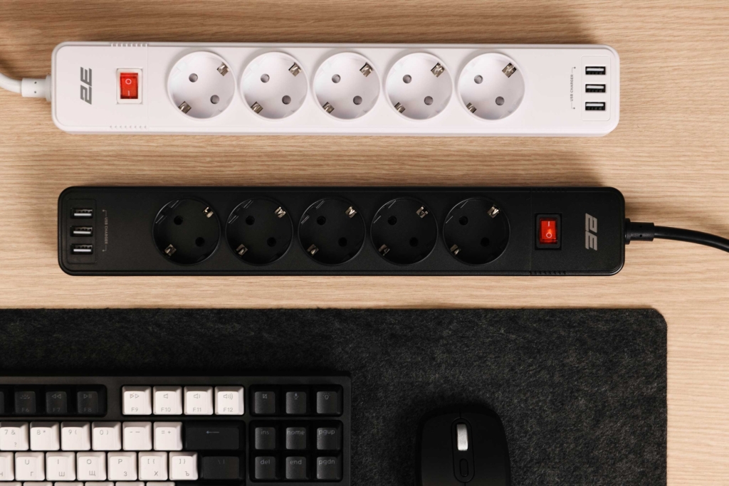 Удлинитель-фильтр сетевой 2E 5xТип F, 3×1.5мм кв, 16A, 3xUSB-A,с защитой от перенапряжения, 2м, чёрный
