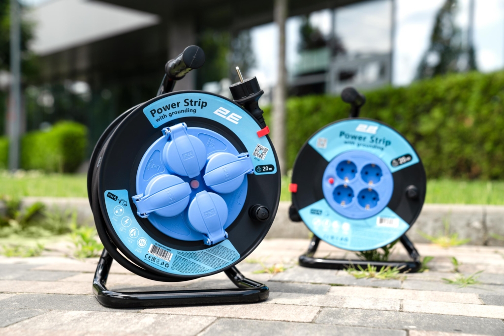 2E Power Strip 4хType F, 3х1.5mm2, 16A, on reel, 20m, black-blue