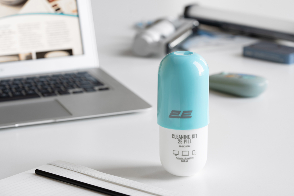 Cleaning kit 2E PILL for office equipment (liquid 140ml, whipe 20cm), white-blue