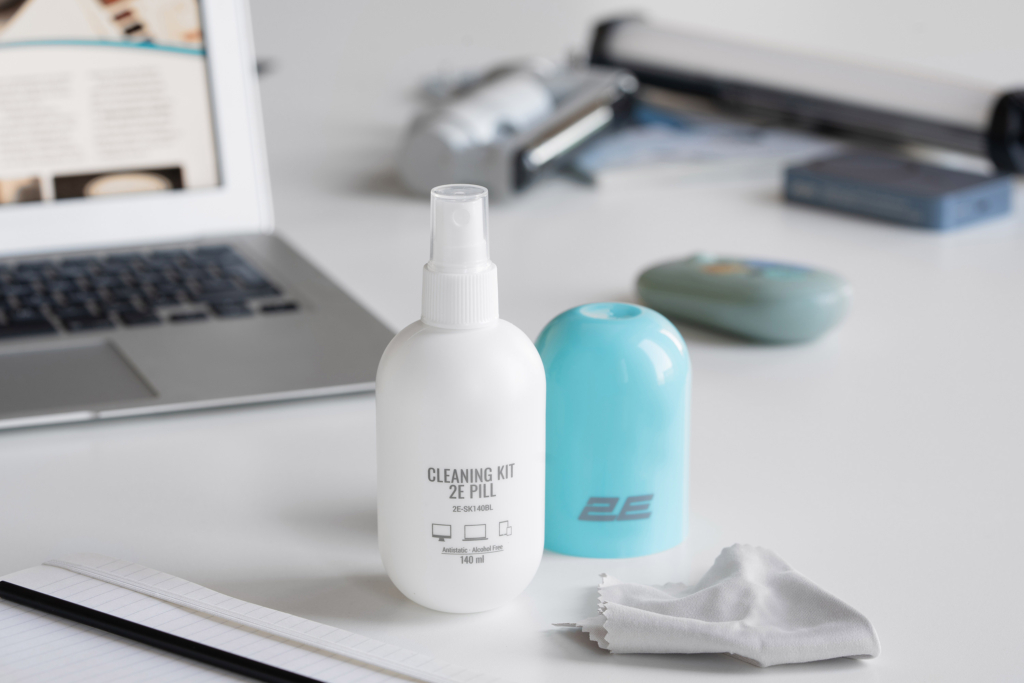 Cleaning kit 2E PILL for office equipment (liquid 140ml, whipe 20cm), white-blue