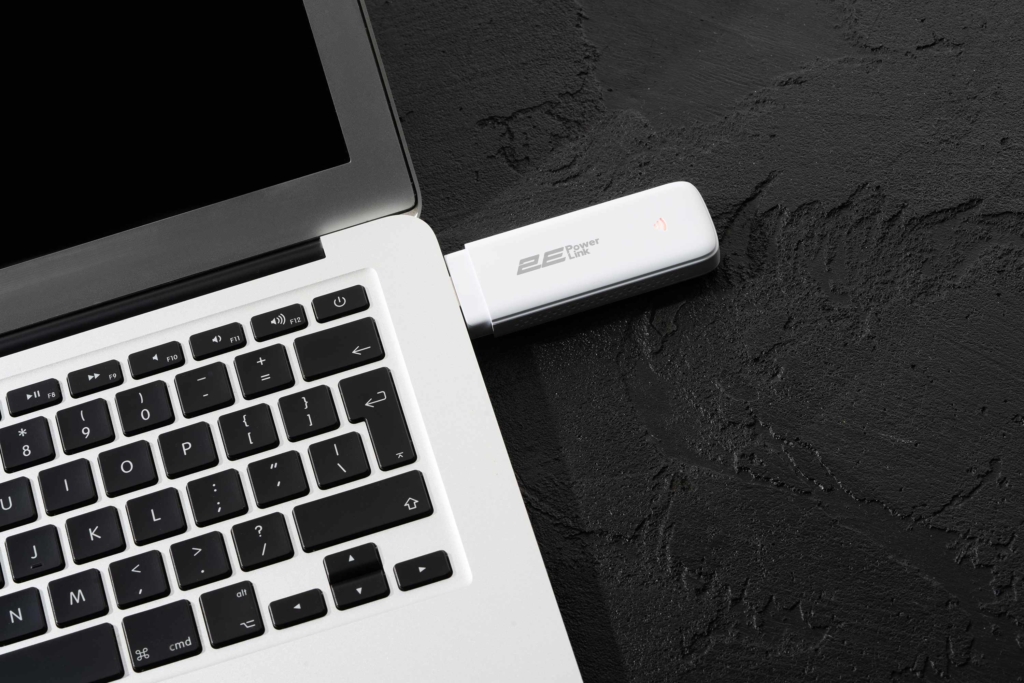 Мобильный маршрутизатор 2E PowerLink (MiFi-1 2024) LTE, Wi-Fi4, 1xUSB, 1xCRC9 белый