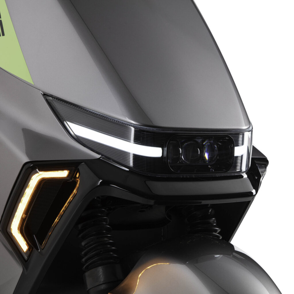 Electric scooter 2E S70, grey