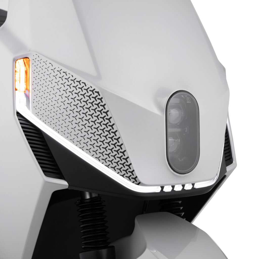 Electric scooter  2E S90, white