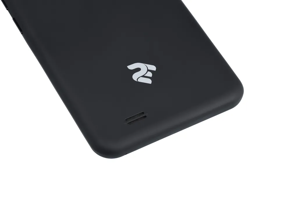 Смартфон 2E E500A DualSim Black
