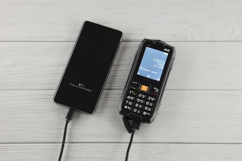 Мобильный телефон 2E R240 (2020) Track DualSim Black