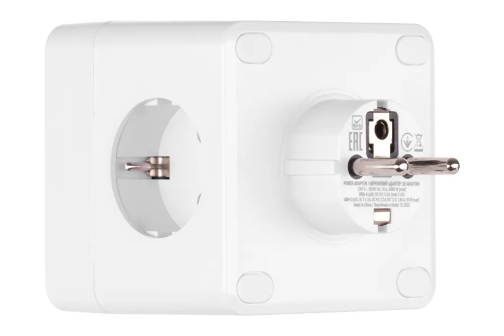 2E Adapter 4XSchuko with switch, 3*USB-A, 1*USB-C, white
