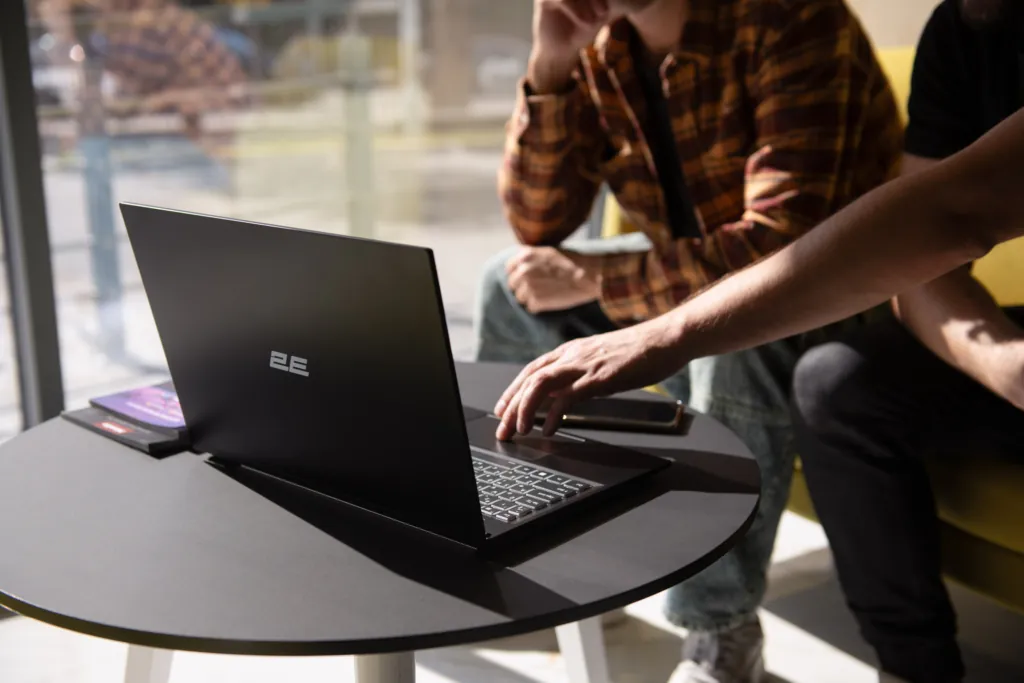 2E Laptop Imaginary 15.6″ NL57AU-15UA05-W11EDU6