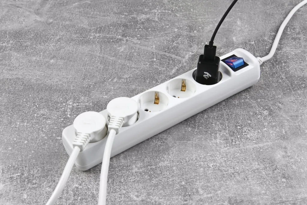 2E Power Strip 5хType F, 3х1.5mm2, 16A, 3m, white