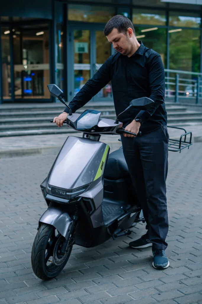 Електроскутер 2E S70, сірий