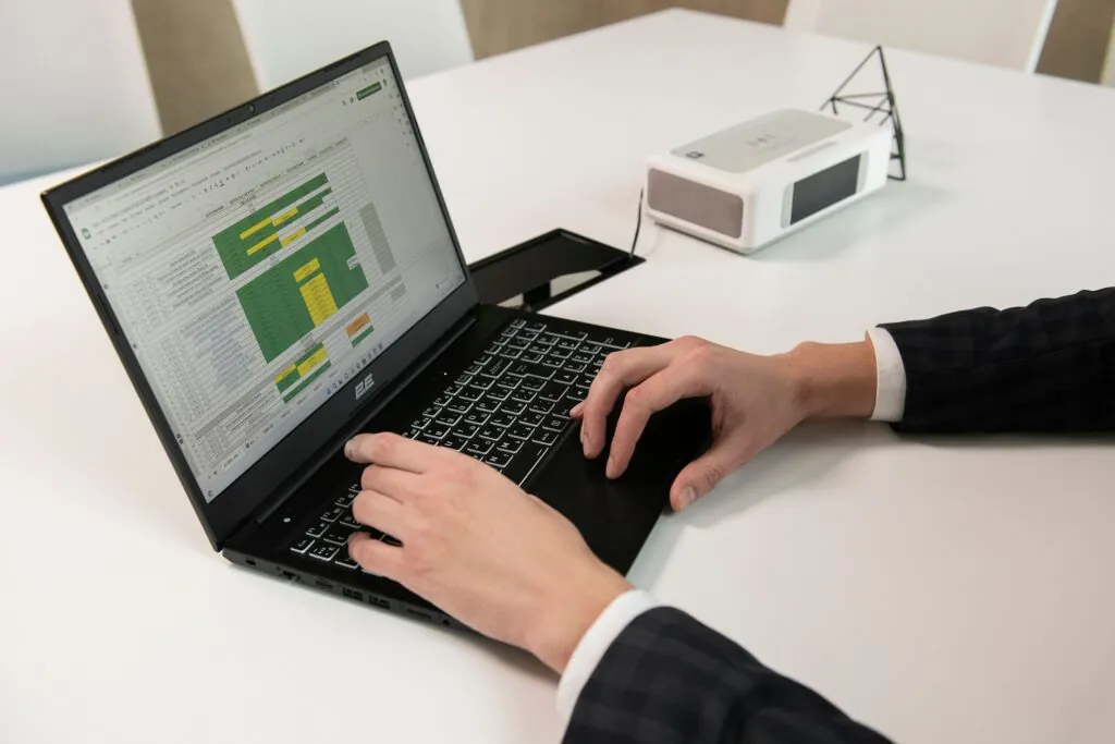 2E Notebook Imaginary 15.6″ FHD IPS AG, Intel i5-1335U, 16GB, F256GB, UMA, Win11PE, Black